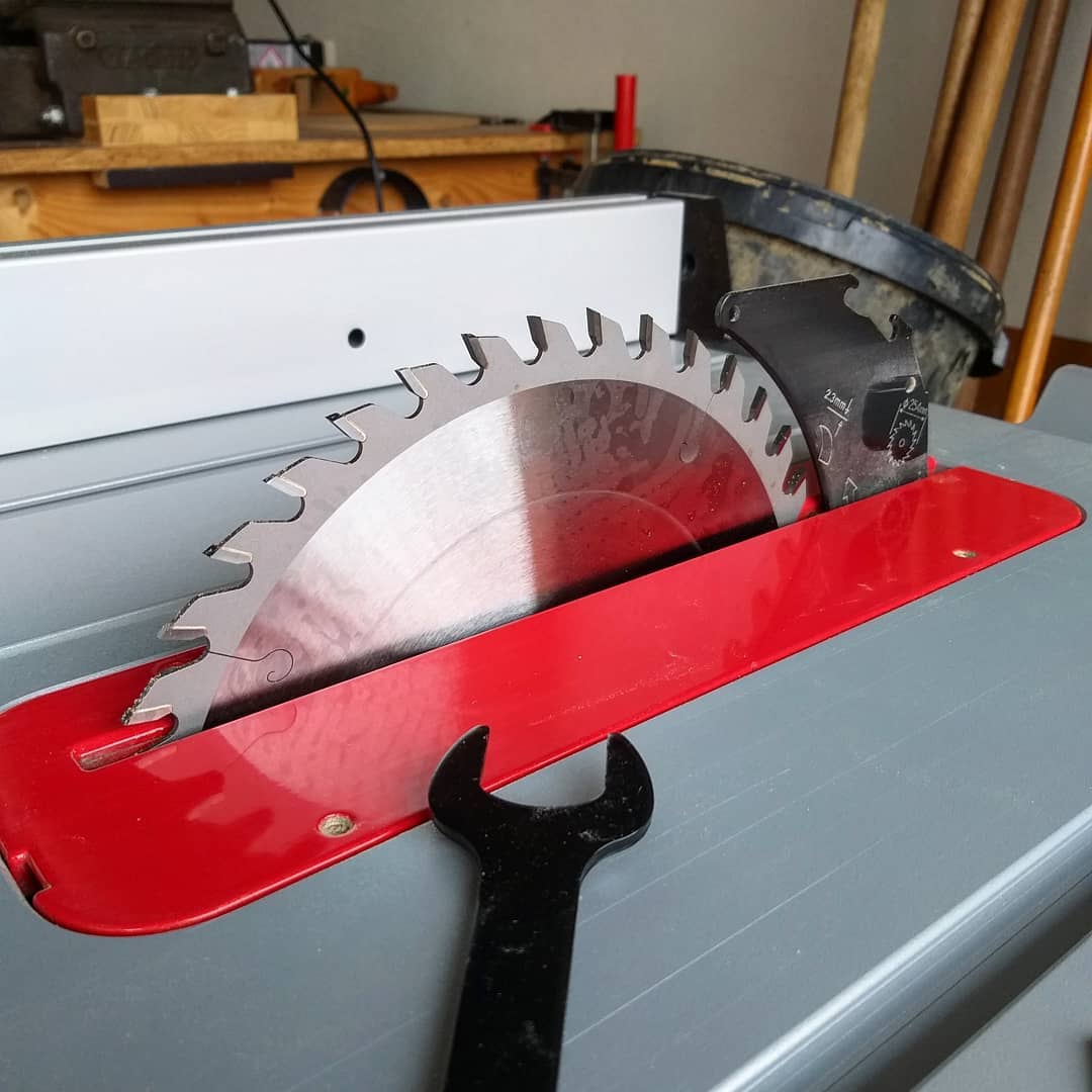 Removing The Blade On A Table Saw
