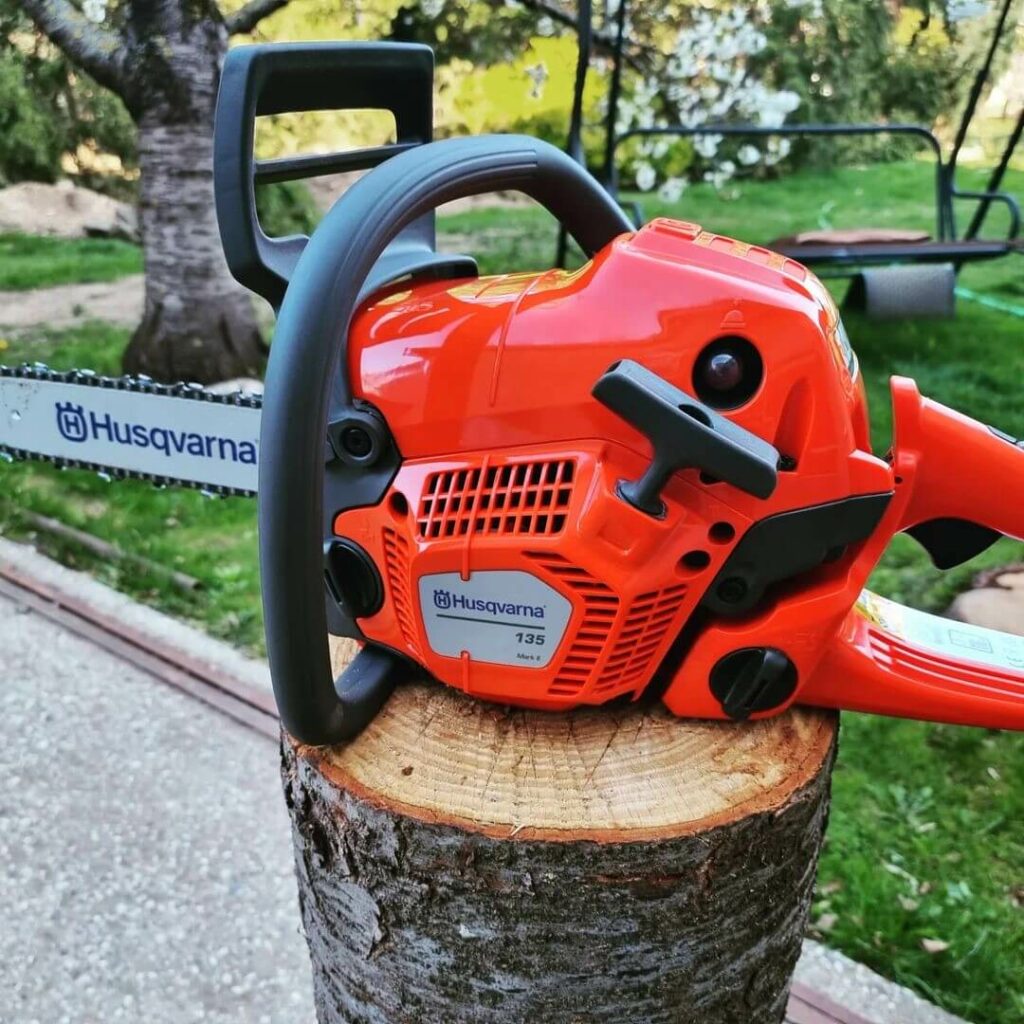 Why Choose A Small Gas Chainsaw