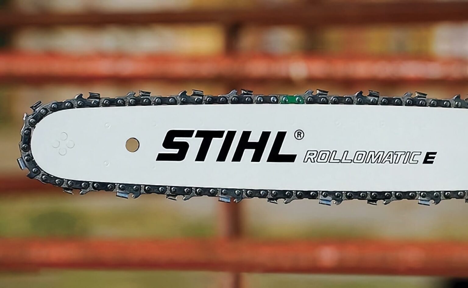 How To Oil A Chainsaw Bar And Chain The Tool Scout